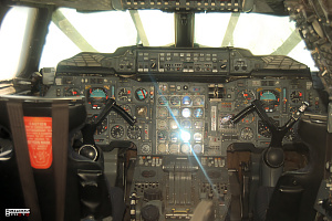 Concorde cockpit pilot copilot supersonic passanger aeroplane photo